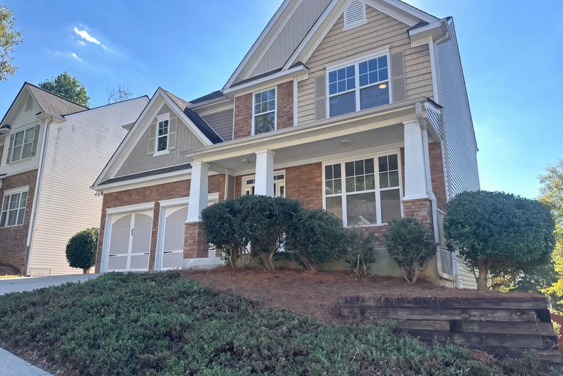 Photo 6 of 53 of 6730 Island Pointe Dr, Buford, GA