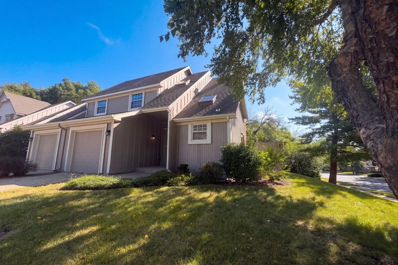 Photo 16 of 21 of 10002 W 86th St, Overland Park, KS