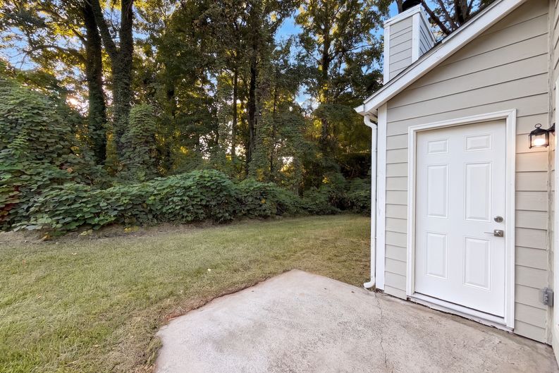 Photo 20 of 22 of 5857 Mistyview Dr, Rex, GA