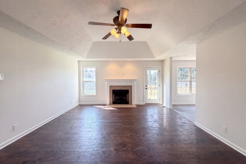 Photo 6 of 27 of 3475 Melrose Dr, Clarksville, TN