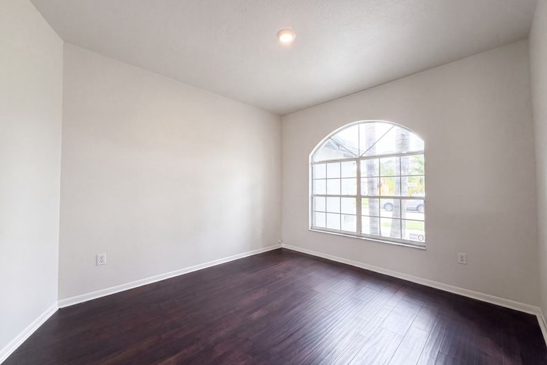 Photo 13 of 28 of 12919 Prestwick Dr, Riverview, FL