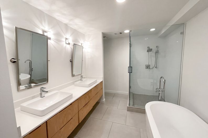 Photo 13 of 24 of 7121 Winding Creek Rd, Dallas, TX