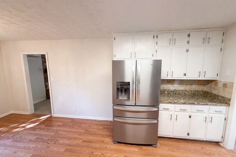 Photo 8 of 35 of 1825 Marsh Creek Dr, Lawrenceville, GA
