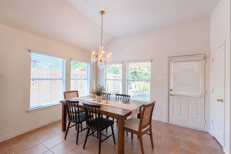 Photo 8 of 24 of 5307 Chatham Hill Ln, Houston, TX