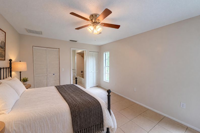 Photo 4 of 32 of 12054 Joe Herrmann Dr, San Antonio, FL