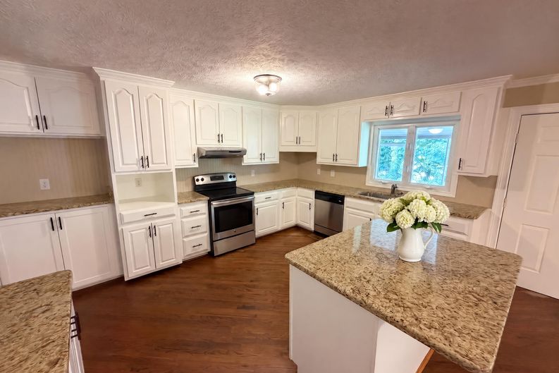 Photo 6 of 26 of 6257 N Summers Cir, Douglasville, GA