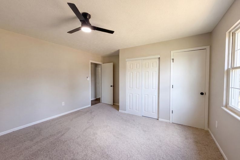 Photo 16 of 38 of 6363 Sandric Ln, Liberty Township, OH