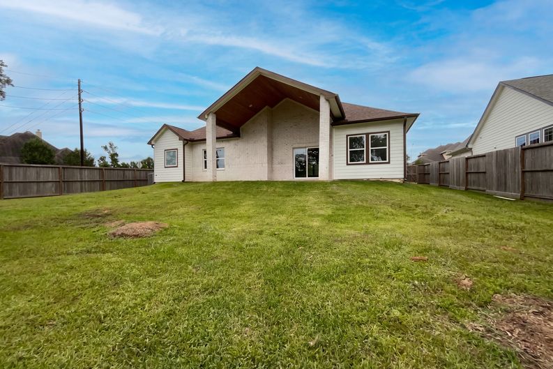 Photo 5 of 16 of 40402 Mostyn Dr, Magnolia, TX