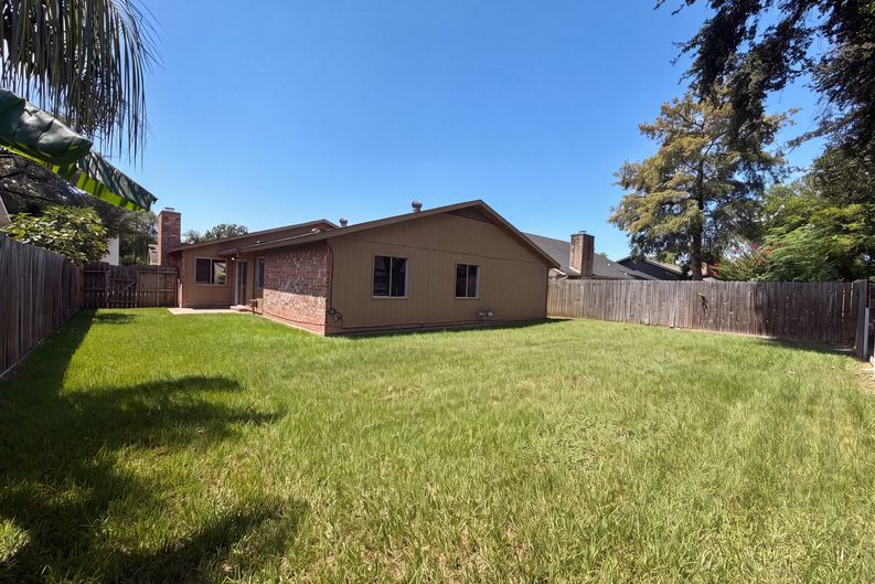 Photo 5 of 17 of 5602 Briarwood Forest Dr, Houston, TX
