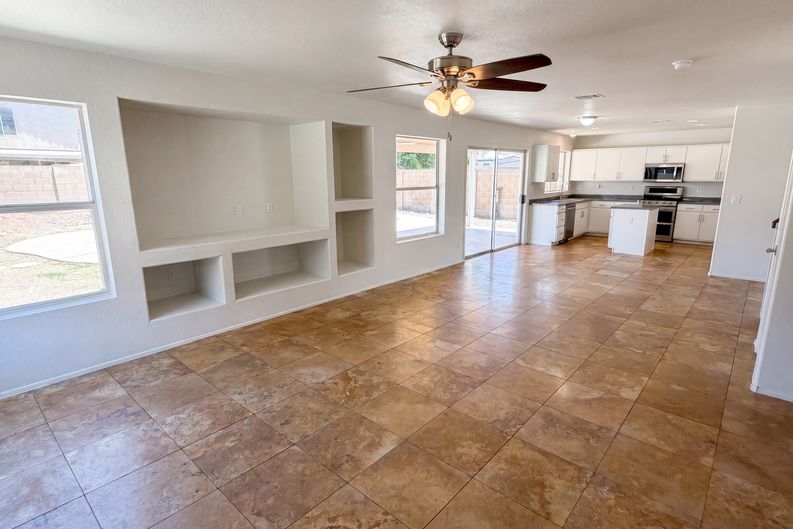 Photo 12 of 29 of 10860 W Lone Cactus Dr, Peoria, AZ