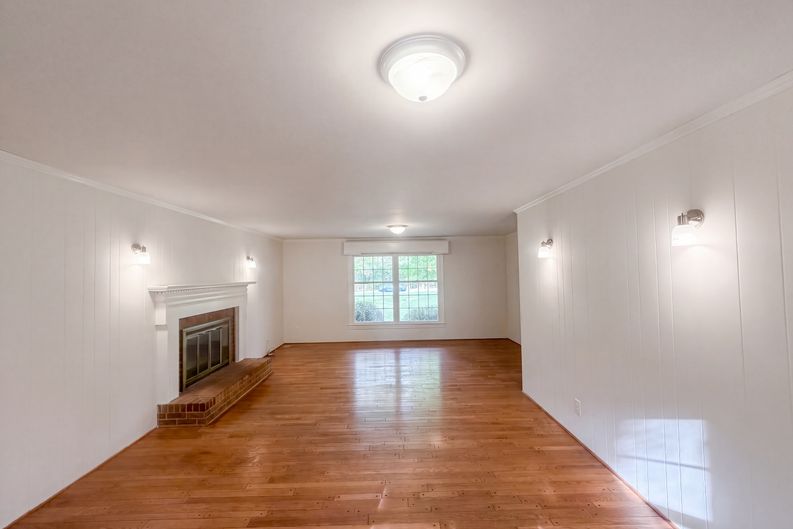 Photo 3 of 20 of 3828 Waterview Rd, High Point, NC