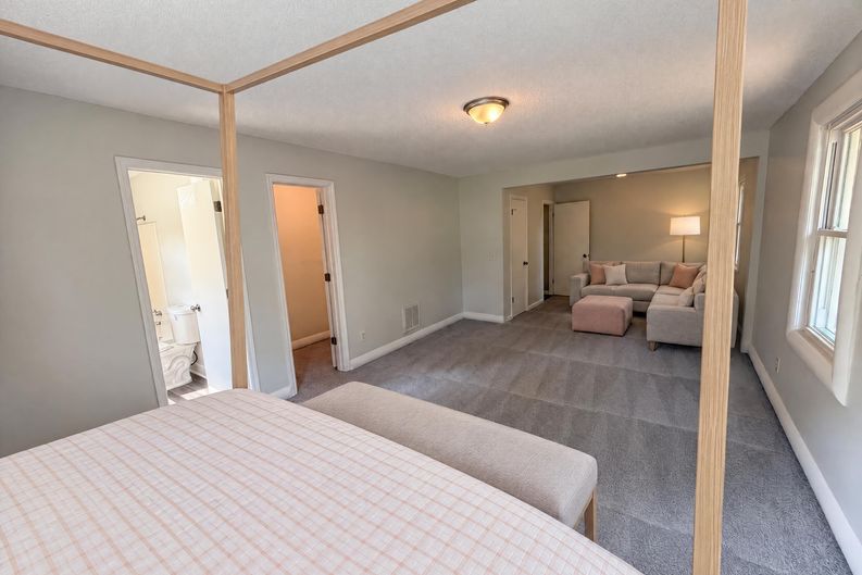 Photo 4 of 23 of 1328 Baffin Bay Rd, Columbia, SC
