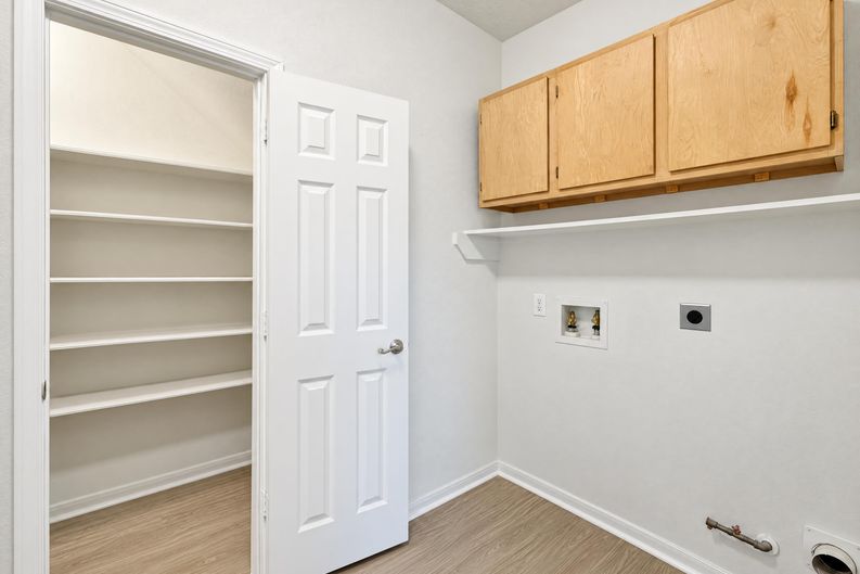 Photo 22 of 32 of 7927 High Knoll Ln, Houston, TX