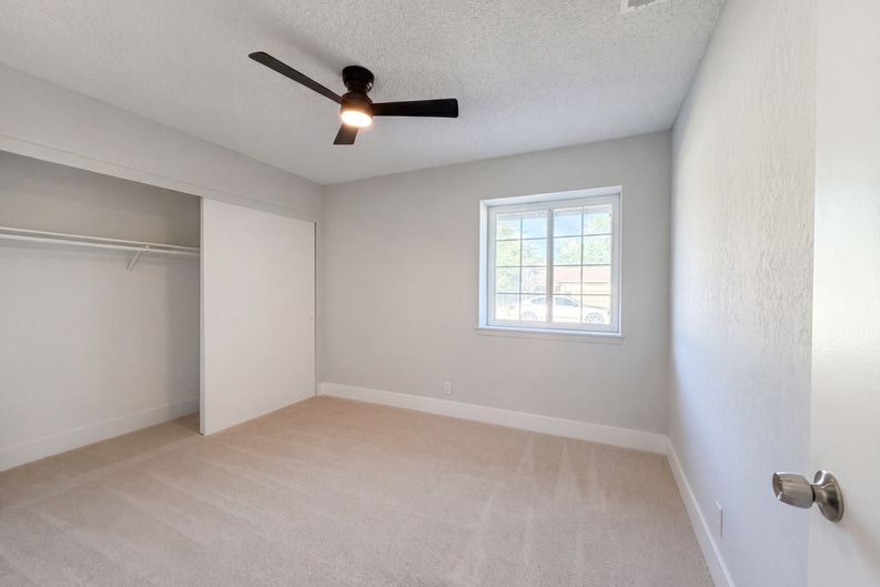 Photo 4 of 21 of 40733 176th St E, Lancaster, CA