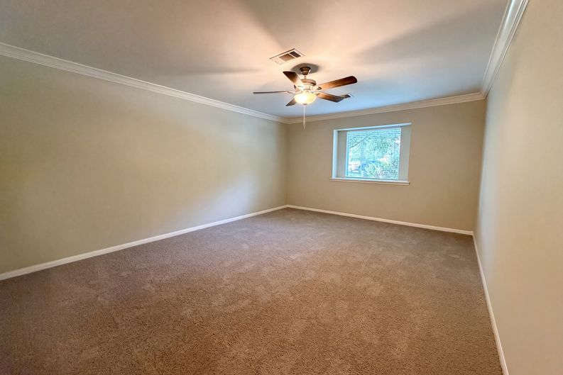Photo 4 of 26 of 17406 Ridge Top Dr, Houston, TX