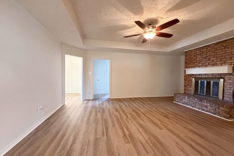 Photo 4 of 19 of 5126 Eagle Nest Dr, Arlington, TX