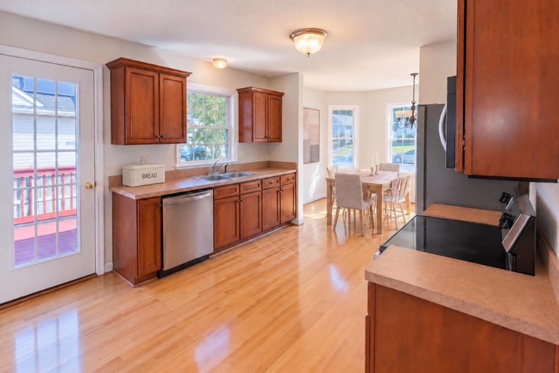 Photo 7 of 22 of 3153 Chartwood Dr, Sandston, VA