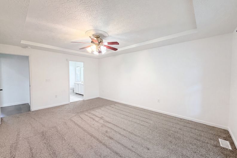 Photo 4 of 43 of 9212 Cedar Gate Dr, Loveland, OH