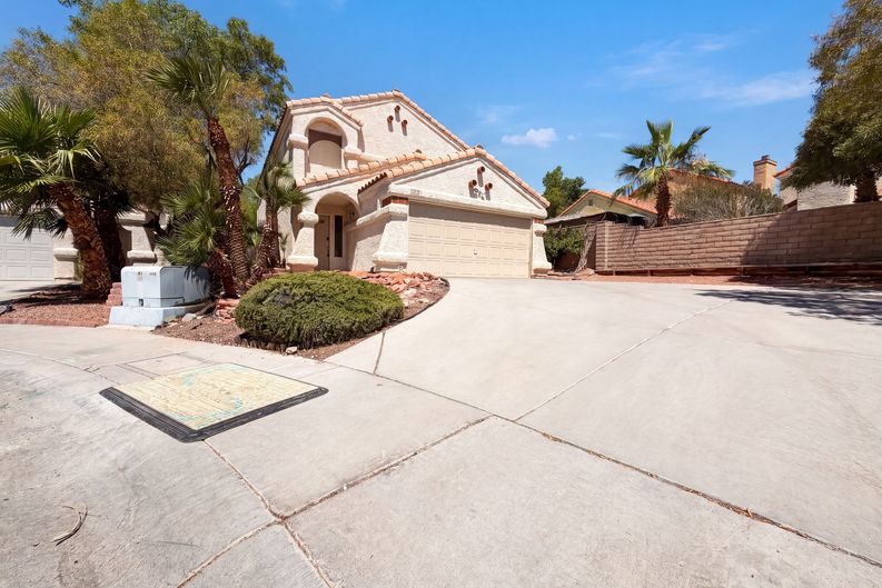 Photo 6 of 28 of 2801 Autumn Haze Ln, Las Vegas, NV