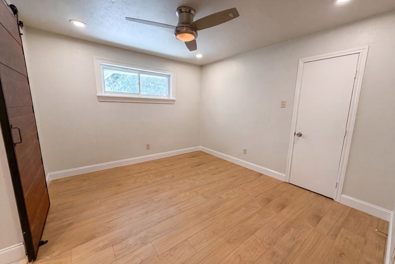 Photo 13 of 22 of 3423 Willow Crest Ln, Dallas, TX