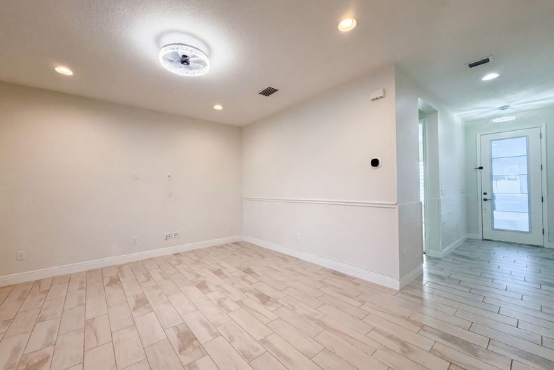 Photo 6 of 33 of 12643 Horseshoe Bend Dr, Lithia, FL