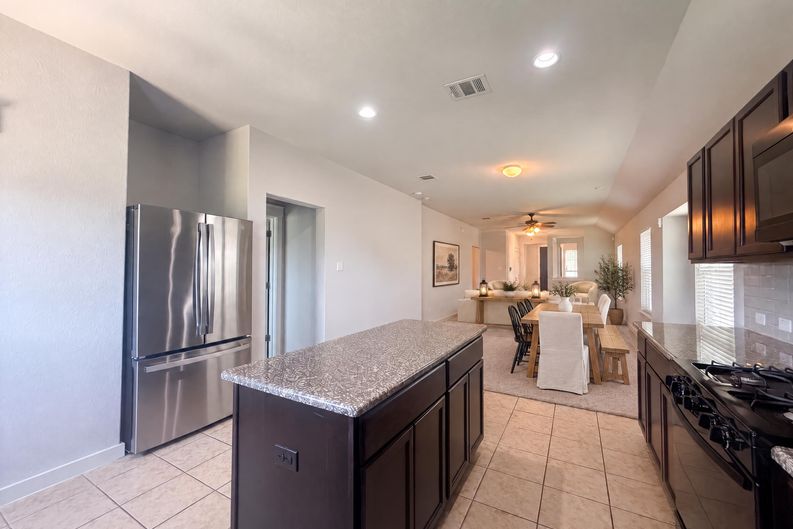 Photo 8 of 21 of 5909 Urbano Bnd, Round Rock, TX