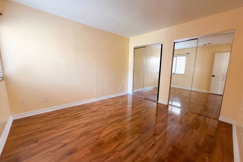 Photo 4 of 31 of 920 S Palmetto Ave, Ontario, CA