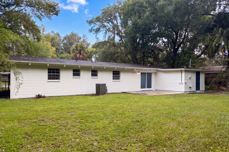 Photo 5 of 22 of 1034 NE 31st Ave, Gainesville, FL