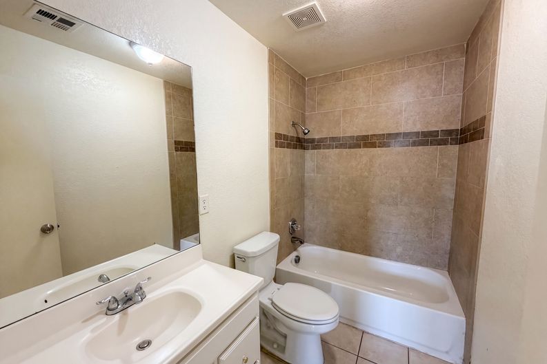Photo 10 of 19 of 4636 N 67th Ave, Phoenix, AZ