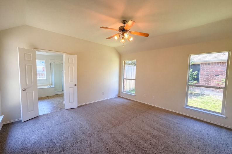 Photo 4 of 16 of 6401 Marquett Dr, Rowlett, TX