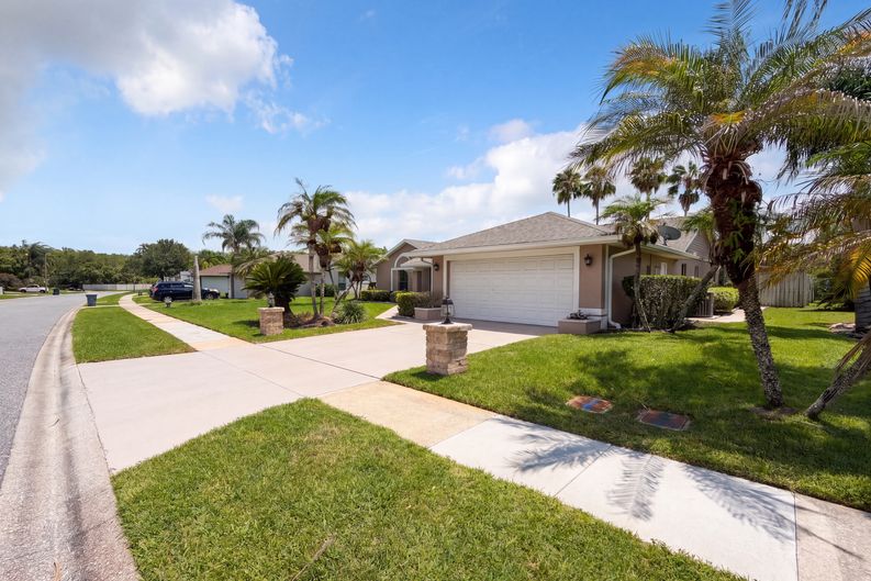 Photo 21 of 30 of 14725 Eagles Crossing Dr, Orlando, FL