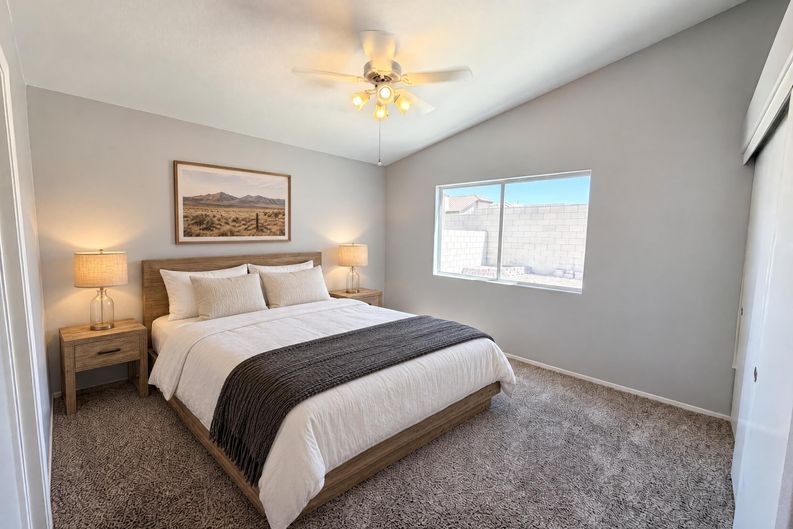 Photo 4 of 33 of 9121 Indian Breeze Dr, Las Vegas, NV