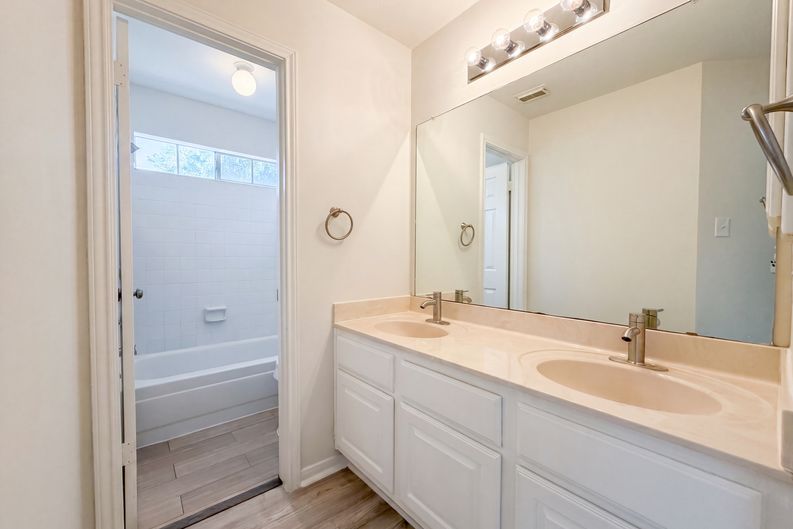 Photo 15 of 20 of 6214 Spencers Glen Way, Sugar Land, TX
