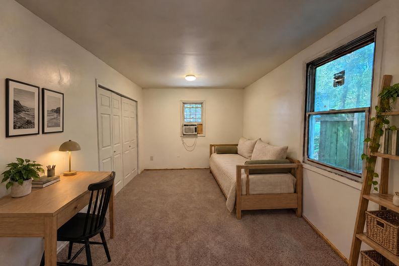 Photo 10 of 25 of 4614 Hickory Grove Rd, Mount Holly, NC
