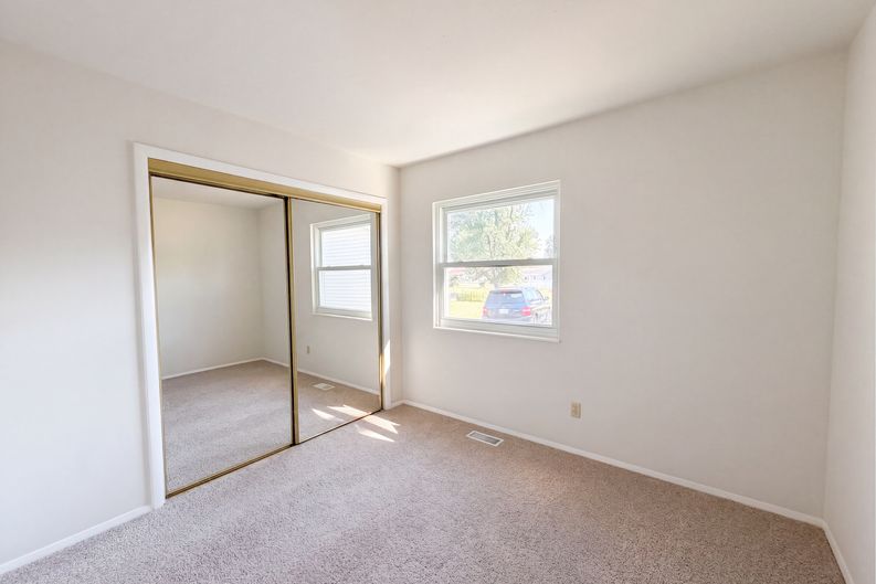 Photo 15 of 27 of 12132 Jerries Ln, Florissant, MO