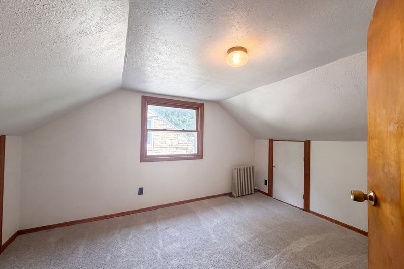 Photo 9 of 20 of 6971 Warder Dr, Cincinnati, OH
