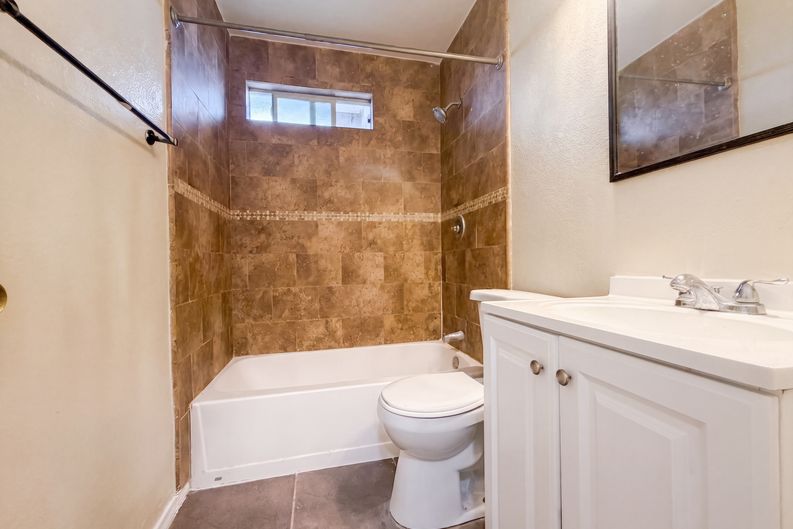 Photo 11 of 26 of 392 Cypress Ave, Colton, CA