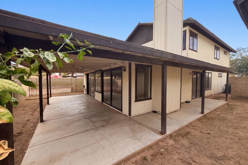 Photo 5 of 30 of 10020 W Montecito Ave, Phoenix, AZ