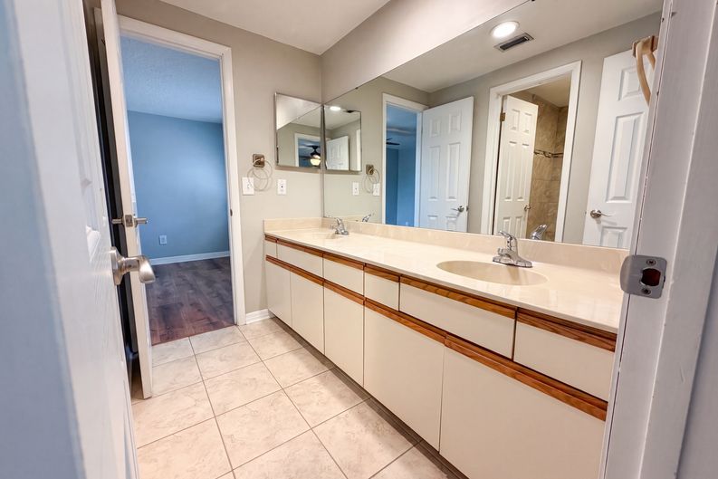 Photo 17 of 28 of 8382 Chason Rd W, Jacksonville, FL