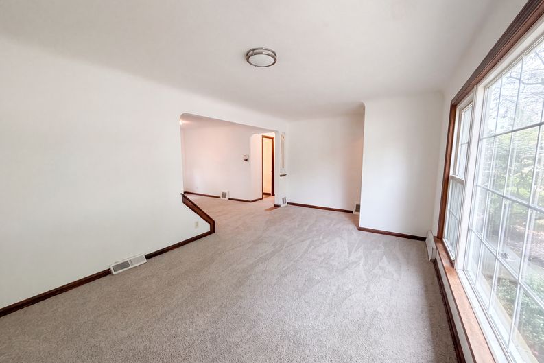 Photo 7 of 24 of 971 Learidge Rd, Cleveland, OH