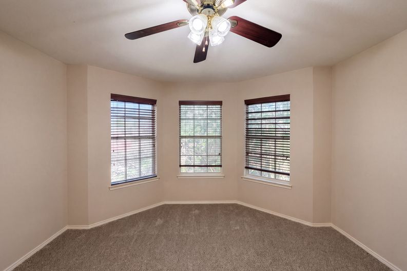 Photo 16 of 27 of 106 Forestview Rd, Hickory Creek, TX