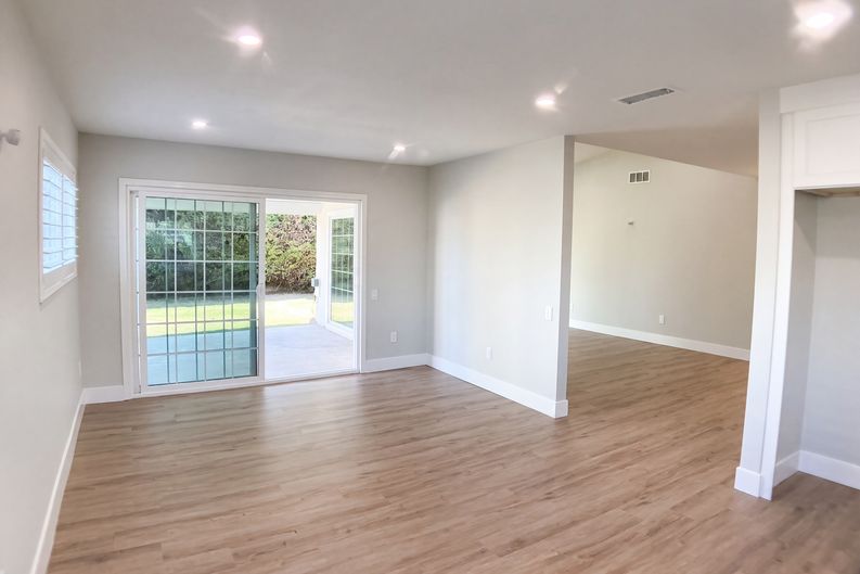 Photo 7 of 21 of 8361 Northport Dr, Huntington Beach, CA