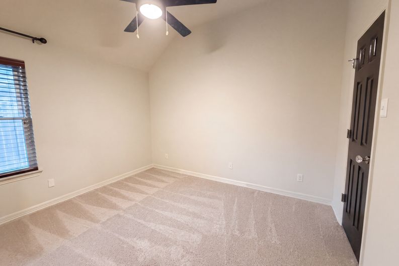 Photo 11 of 22 of 13804 Long Shadow Dr, Manor, TX