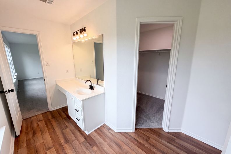 Photo 15 of 20 of 5406 S Hearsey Dr, Austin, TX