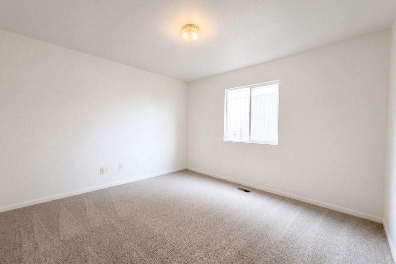 Photo 14 of 28 of 4098 La Junta Dr, Loveland, CO