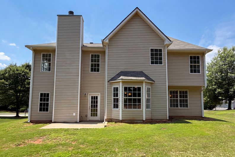 Photo 5 of 33 of 1672 Bennett Dr, McDonough, GA