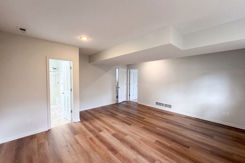 Photo 12 of 22 of 403 S Lakeshore Dr, Raymore, MO