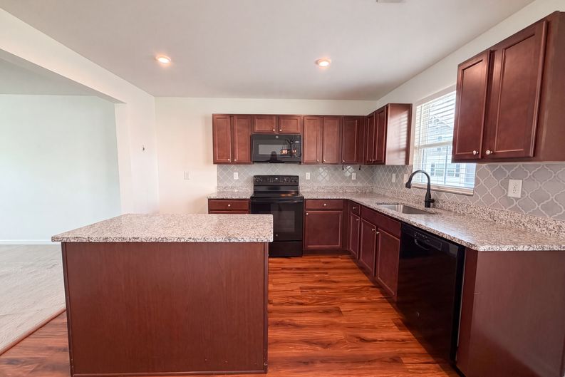 Photo 3 of 17 of 923 Taybyn Rd, Fort Mill, SC