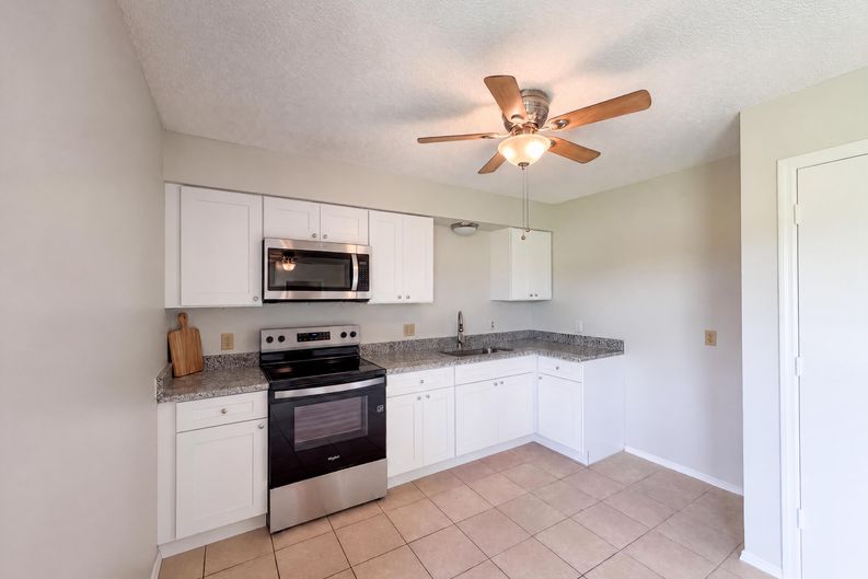 Photo 9 of 24 of 1262 Padgett Cir, Lady Lake, FL