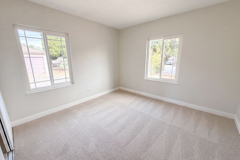 Photo 14 of 18 of 16515 Rosemary Dr, Fontana, CA